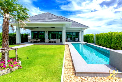 Houses for sale Hua Hin Prachaubkirikhan : Brand new villa for sale in Black Mountain area
