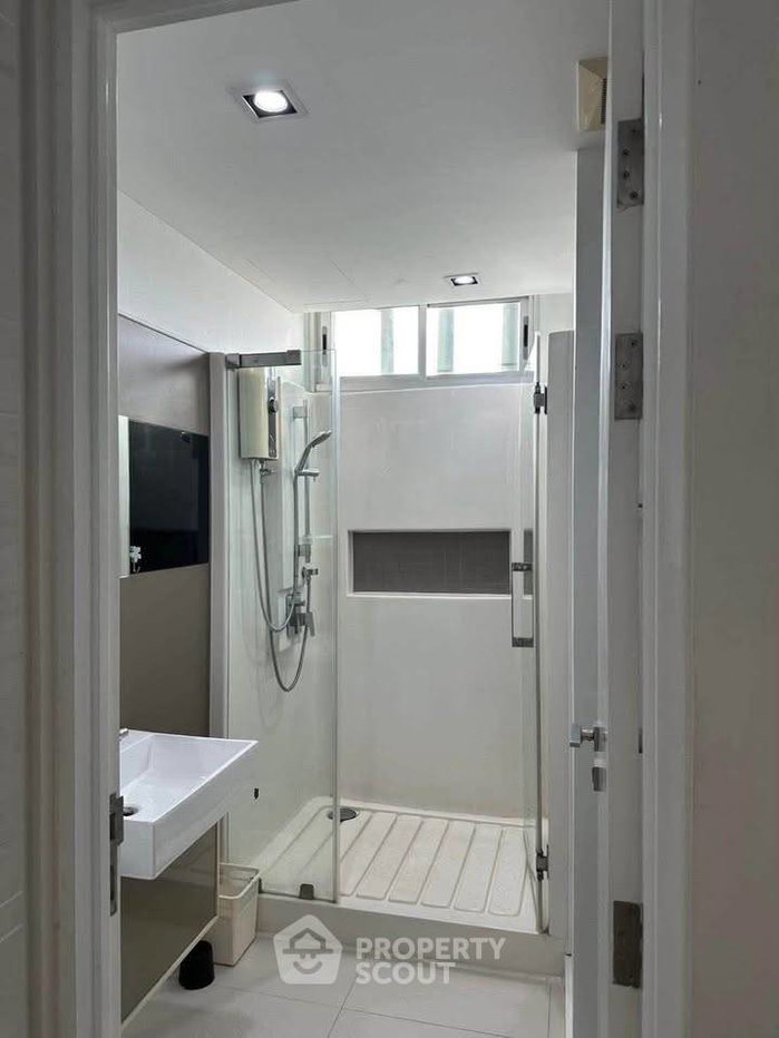 picture 2-BR The Room Sathorn-Taksin Near BTS Pho Nimit (ID 3470485) - 10/11