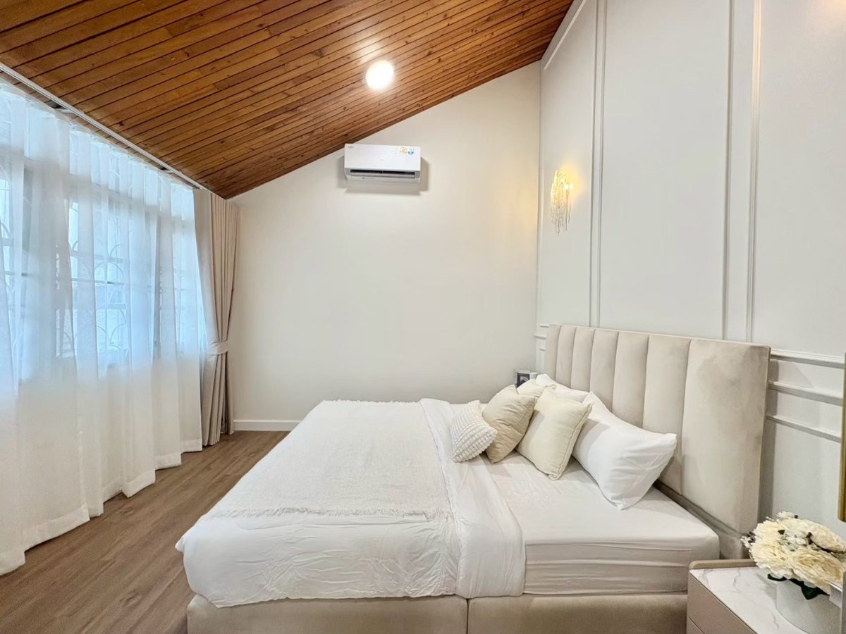 รูป Pool Villa 5 นอน 3 น้ำ | 500 ตร.ม. 80 ตร.วา. ใกล้ MRT ห้วยขวาง | **ค่าเช่า 130,000 บาท** นัดชม แอดไลน์ ID: @property.ma - รูปที่ 8/19