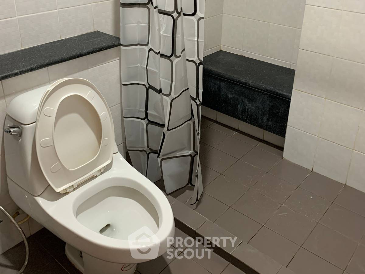picture 1-BR Vista Garden Condominium Near BTS Phra Khanong (ID 57988) - 19/20
