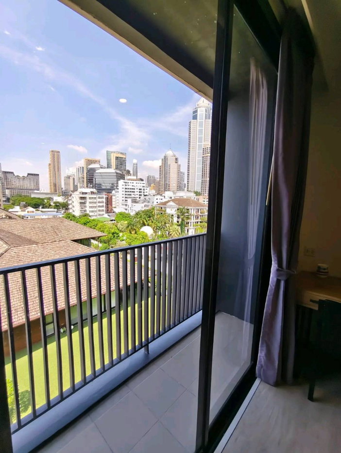 picture Condo for rent at Maestro 02 Ruamrudee ; allows one small pet. Located near BTS Phloen Chit. - 11/11