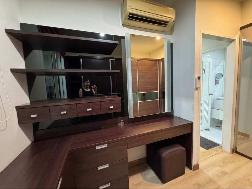 picture BRT Thanon Chan 100 m. Condo The Complete Narathiwas ( Rental ) Price  22,000 Baht - 8/14
