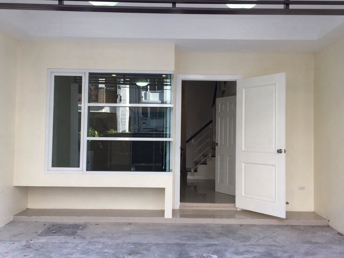 รูป ให้เช่า ทาวน์โฮม 3 ชั้น พรีเมี่ยม เพลส 8 เอกมัย-รามอินทรา (Premium Place 8) - รูปที่ 2/12