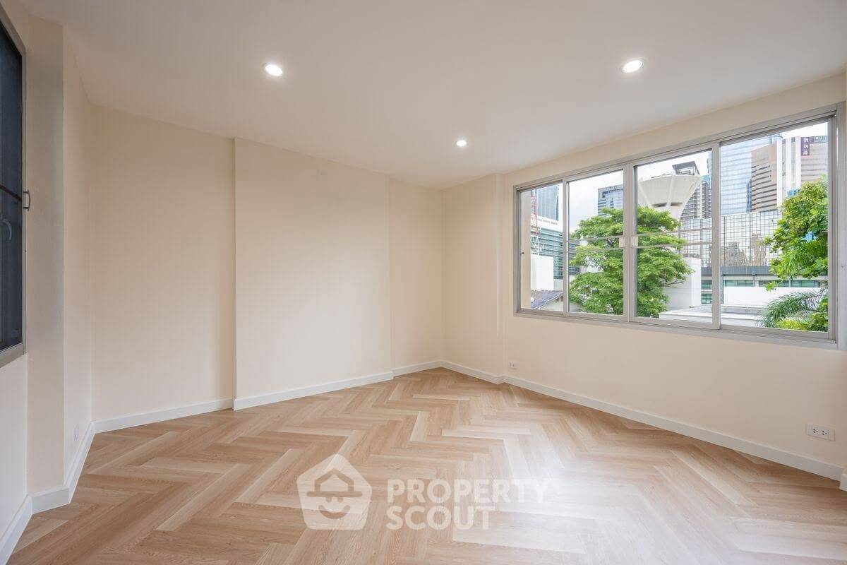 picture 5-BR 375 Sqm House For Sale In Chomphon Near BTS Mo Chit (ID 3474440) - 10/12