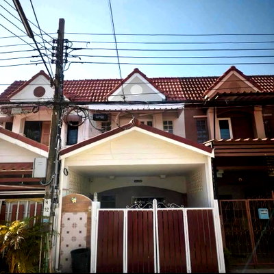 ทาวน์โฮม ถนนลาดพร้าว : 🏡✨ ขายทาวน์เฮ้าส์ 2 ชั้น ลาดพร้าว 87 แยก 8 รีโนเวทใหม่ ราคา 2.4 ล้านบาท ขายพร้อมผู้เช่า ✨🏡