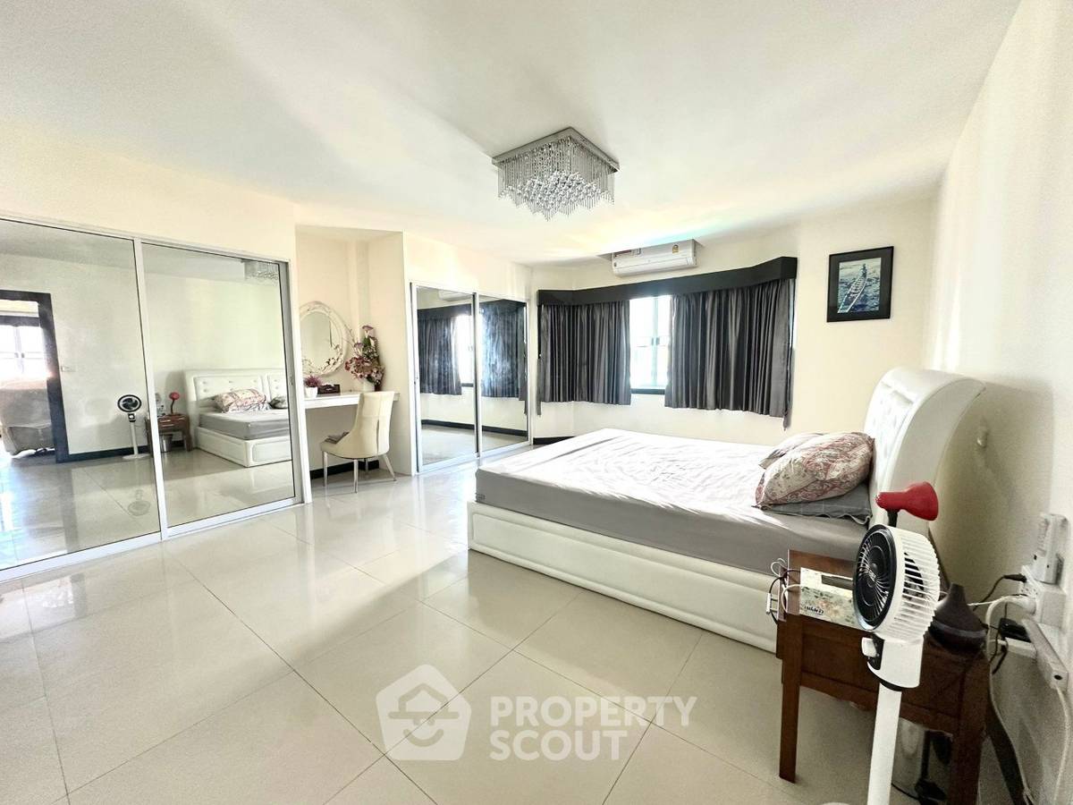 รูป ขายคอนโด 2 ห้องนอน Platinum Suites Condominiums / TW Condominium (ID 3281072) - รูปที่ 2/29