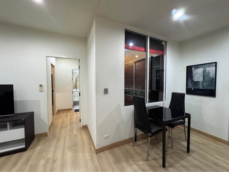 picture BRT Thanon Chan 100 m. Condo The Complete Narathiwas ( Rental ) Price  22,000 Baht - 11/14