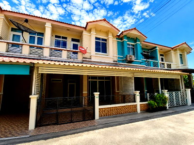 Townhouses for sale Thanyaburi Pathumthani : Ruenruedee 4 Rangsit-Klong 4 Pathum Thani