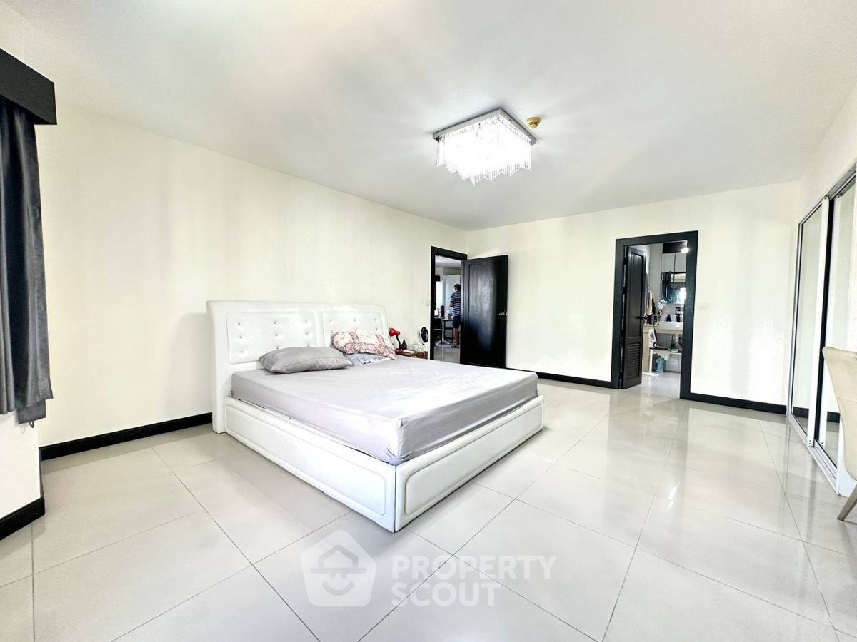 รูป ขายคอนโด 2 ห้องนอน Platinum Suites Condominiums / TW Condominium (ID 3281072) - รูปที่ 24/29