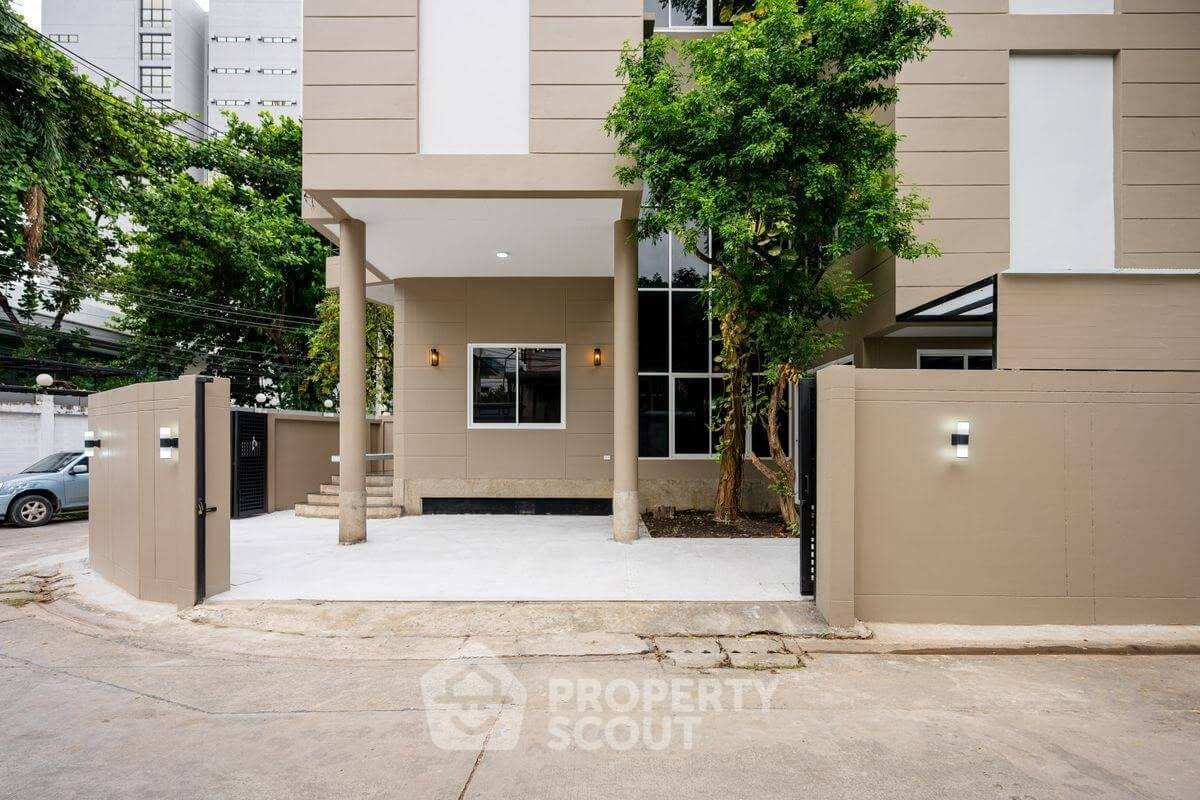 picture 5-BR 375 Sqm House For Sale In Chomphon Near BTS Mo Chit (ID 3474440) - 3/12
