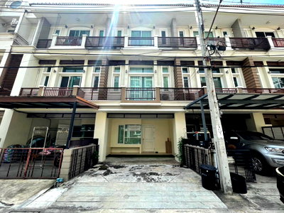 Townhouses for sale Saiaksorn School : 3-Storey Townhome for Sale at Premium Place 8, Ekamai–Ram Inthrann3 Bedrooms | 4 Bathrooms | 200 sq.m. Living Area