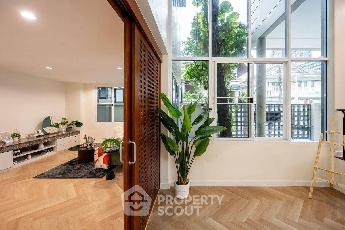 picture 5-BR 375 Sqm House For Sale In Chomphon Near BTS Mo Chit (ID 3474440) - 7/12