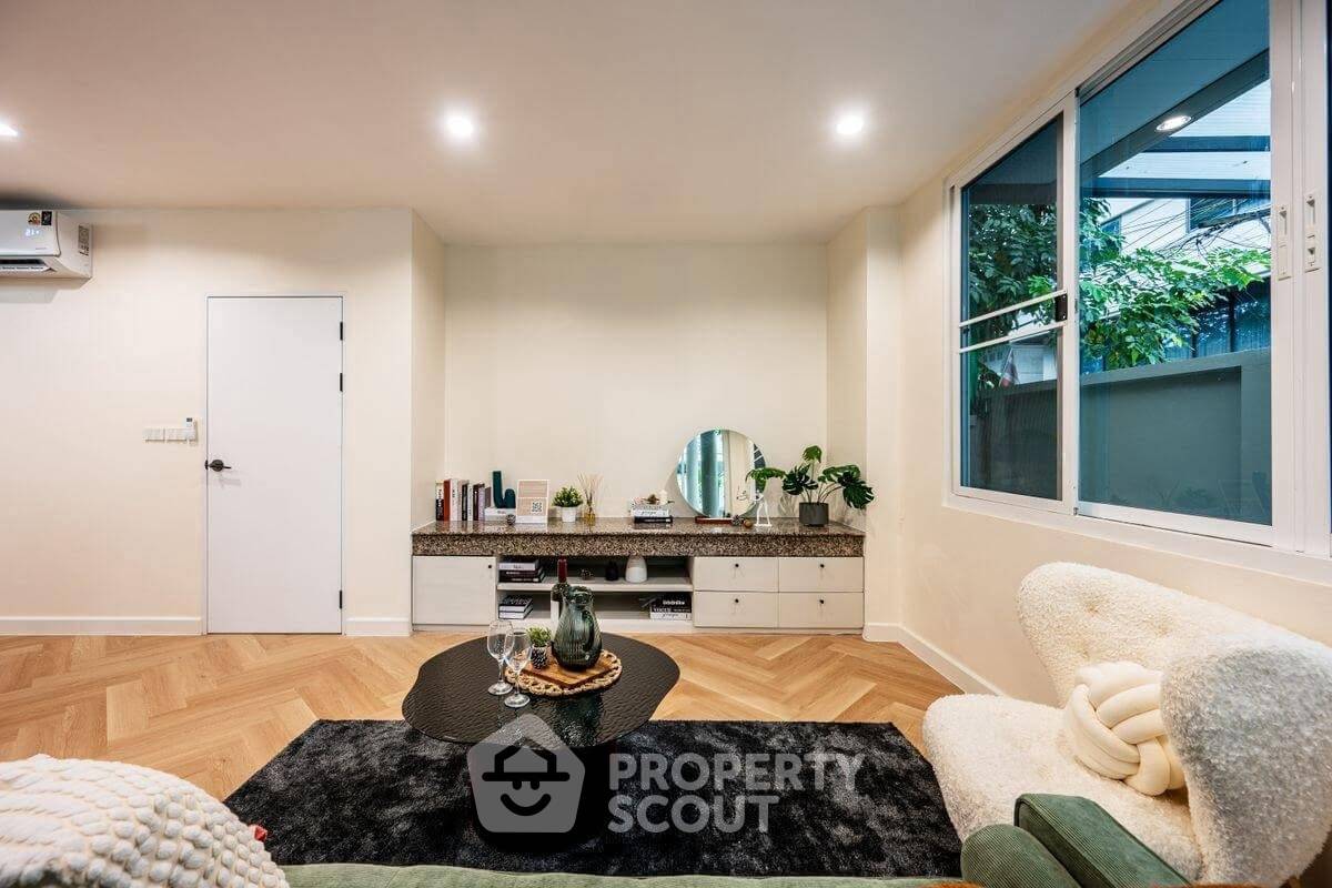 picture 5-BR 375 Sqm House For Sale In Chomphon Near BTS Mo Chit (ID 3474440) - 6/12