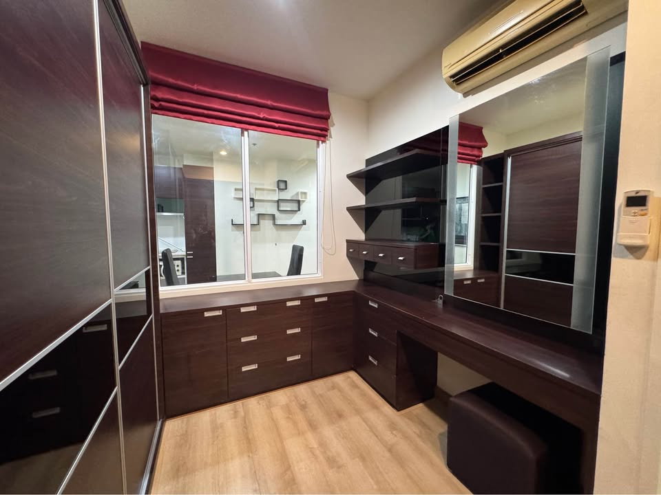 picture BRT Thanon Chan 100 m. Condo The Complete Narathiwas ( Rental ) Price  22,000 Baht - 9/14
