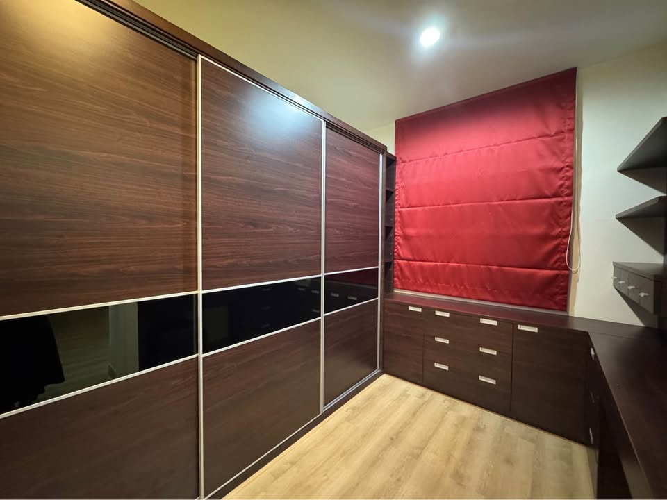 picture BRT Thanon Chan 100 m. Condo The Complete Narathiwas ( Rental ) Price  22,000 Baht - 13/14