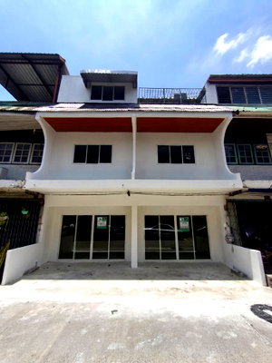 อาคารพาณิชย์ กรุงเทพมหานคร : 96538 - ขายอาคารพาณิชย์ 3 ชั้น รีโนเวทใหม่ สภาพสวย ขนาด 43 ตารางวา ซอยรามอินทรา 15 ทำเลดี ใกล้สถานีรถไฟฟ้าลาดปลาเค้า