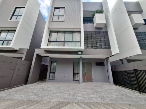 📌 For Rent 3-story House FEEL LAT PHRAO 101 3 bedroom 4 bathroom