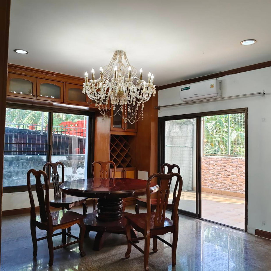 รูป 🏡✨ ให้เช่าบ้านเดี่ยว / โฮมออฟฟิศ ห้วยขวาง | พื้นที่ขนาดใหญ่ จอดรถได้ 4 คัน เหมาะสำหรับอยู่อาศัยและทำสำนักงาน ใกล้ MRT สุทธิสาร–ห้วยขวาง - รูปที่ 3/9