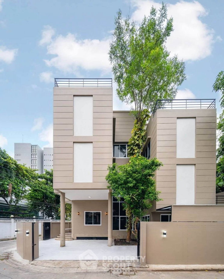 picture 5-BR 375 Sqm House For Sale In Chomphon Near BTS Mo Chit (ID 3474440) - 1/12