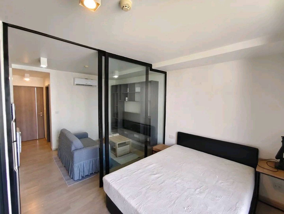 picture Condo for rent at Maestro 02 Ruamrudee ; allows one small pet. Located near BTS Phloen Chit. - 1/11