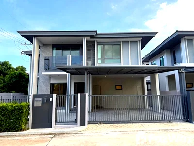 Houses for rent Rongpo Market : 4 Bedroom House for rent at Patta Element 6888763