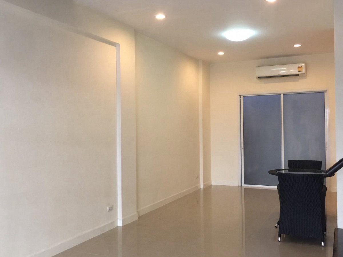 รูป ให้เช่า ทาวน์โฮม 3 ชั้น พรีเมี่ยม เพลส 8 เอกมัย-รามอินทรา (Premium Place 8) - รูปที่ 5/12