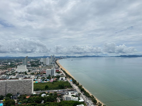 คอนโดหรูติดชายหาดโคปาคาบาน่า จอมเทียน พร้อมวิวทะเลฝั่งไม่มีอะไรบัง ฝั่งทะเลสัตหีบ-บางเสร่ เจ้าของเป็นชาวต่างชาติ ขนาด 29 ตารางเมตร 1 ห้องนอน 1 ห้องน้ำ