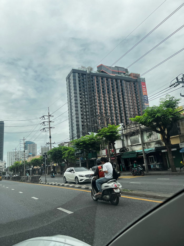 รูป ส่วนลด 1 แสนบาท!!! ถูกกว่าโครงการ ขายดาวน์คอนโด LIFE เจริญนคร-สาทร ชั้น 17 วิว ICON SIAM เห็นแม่น้ำ ตำแหน่งนี้เปิดให้จองก็เต็มทันที ตำแหน่งฮวงจุ้ยดี - รูปที่ 1/12