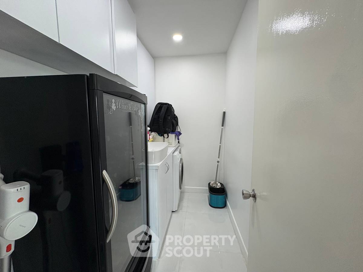 picture 3-BR Condo at Siri Residence Sukhumvit near BTS Phrom Phong (ID 3093410) - 9/21