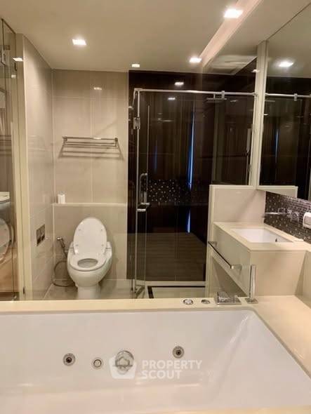 picture 200m To BTS Saint Louis | 30th-Floor 1-BR At The Address Sathorn (ID 2578432) - 2/10