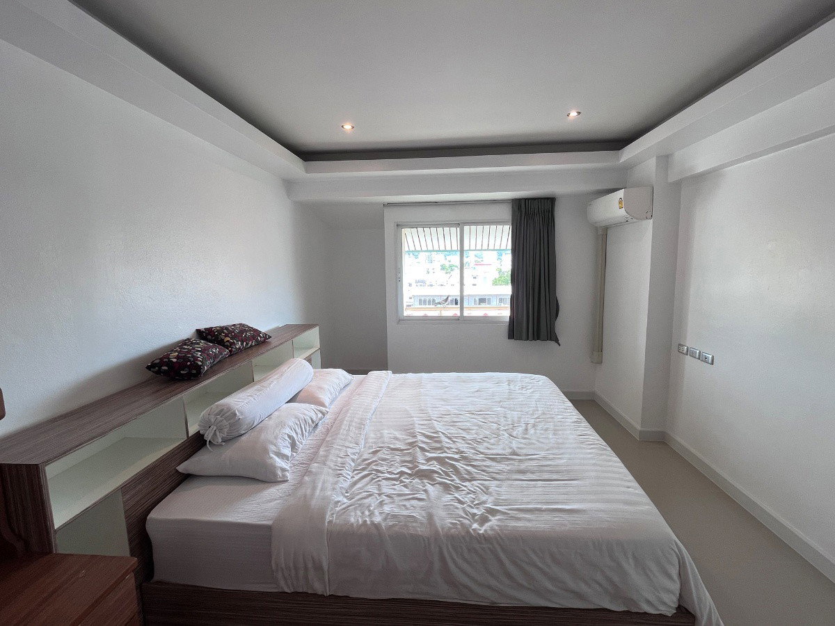 picture 3 Bed family top floor condominium at Baan Thanarak - 11/16