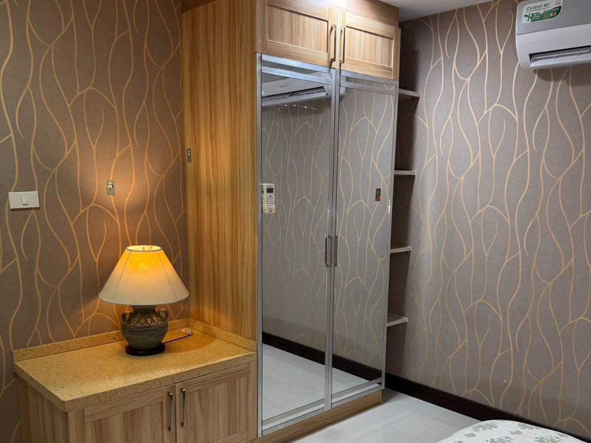 picture Condo unit for rent at Sathorn Place - 2/12