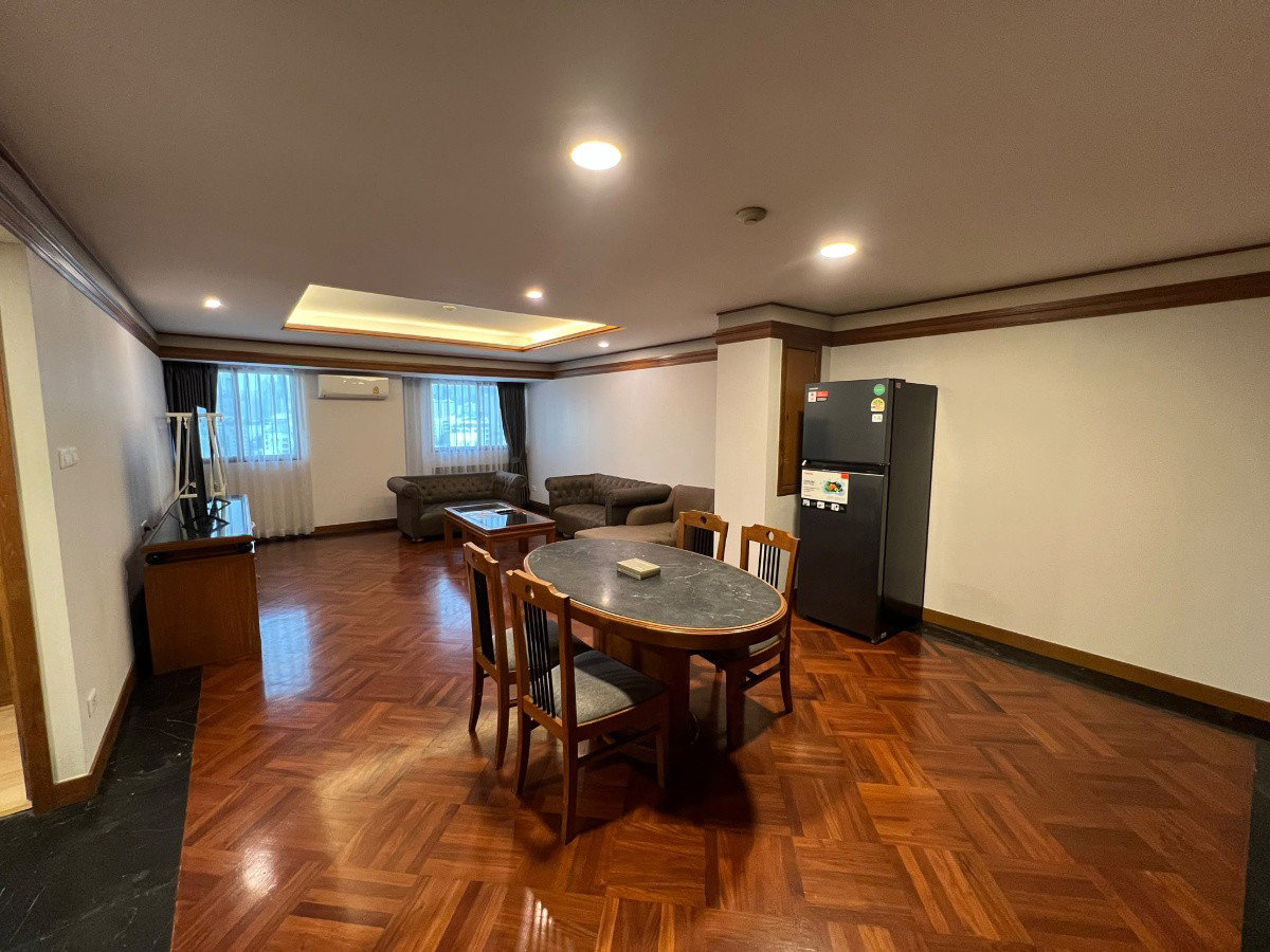 picture United Tower Thonglor | Spacious 2-Bedroom Fully Furnished Apartment for Rent - 1/12