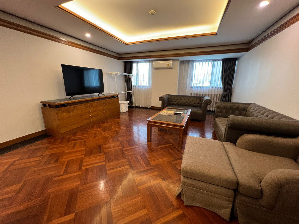 picture United Tower Thonglor | Spacious 2-Bedroom Fully Furnished Apartment for Rent - 5/12